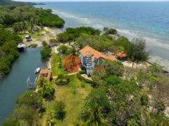 洪都拉斯海湾群岛Roatán的独栋别墅，Island House with Dock & Boats in Parrot Tree，编号77810415