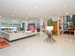南非豪登省Sandton的独栋别墅，17 Barker Street，编号71750399