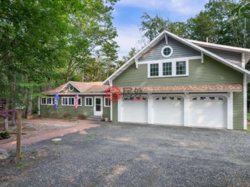 Custom Built Craftsman Bungalow Close to Long and Short Sands Beaches