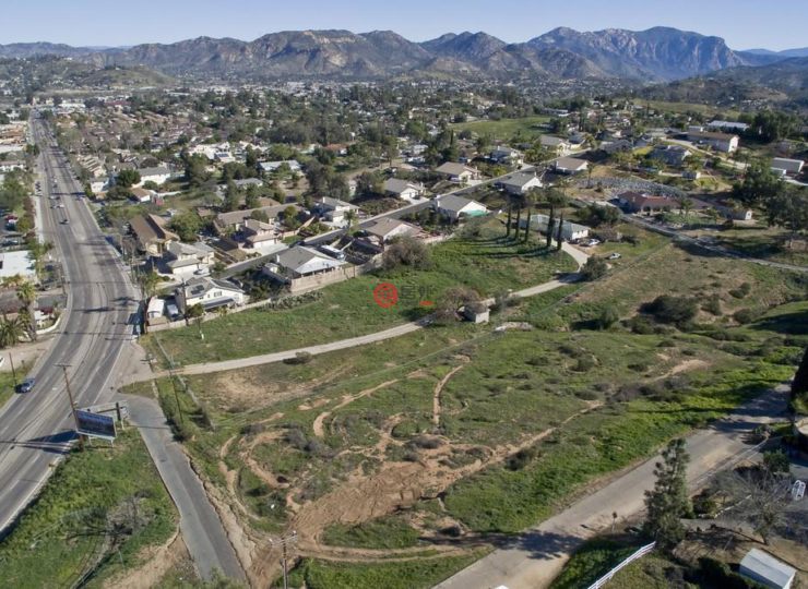 美国加州莱克赛德总占地9591平方米的土地